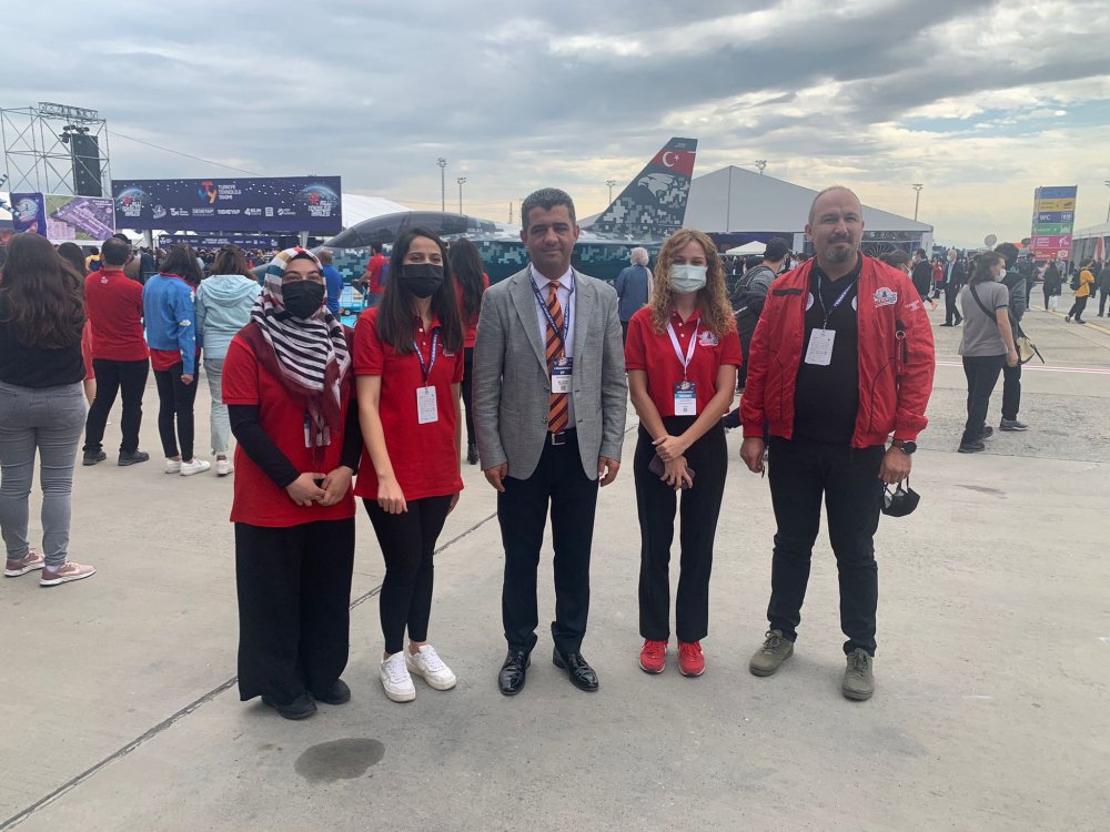 İstanbul Atatürk Havalimanı'nda bu yıl dördüncüsü düzenlenen Havacılık, Uzay ve Teknoloji Festivali TEKNOFEST 2021 açılış etkinlikleri ile dolu dolu başladı.