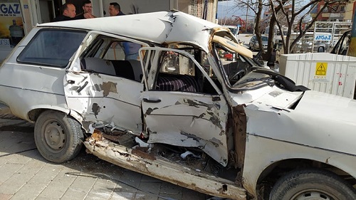 Denizli'de yolcu minibüsü ile otomobil çarpıştı: 1 yaralı