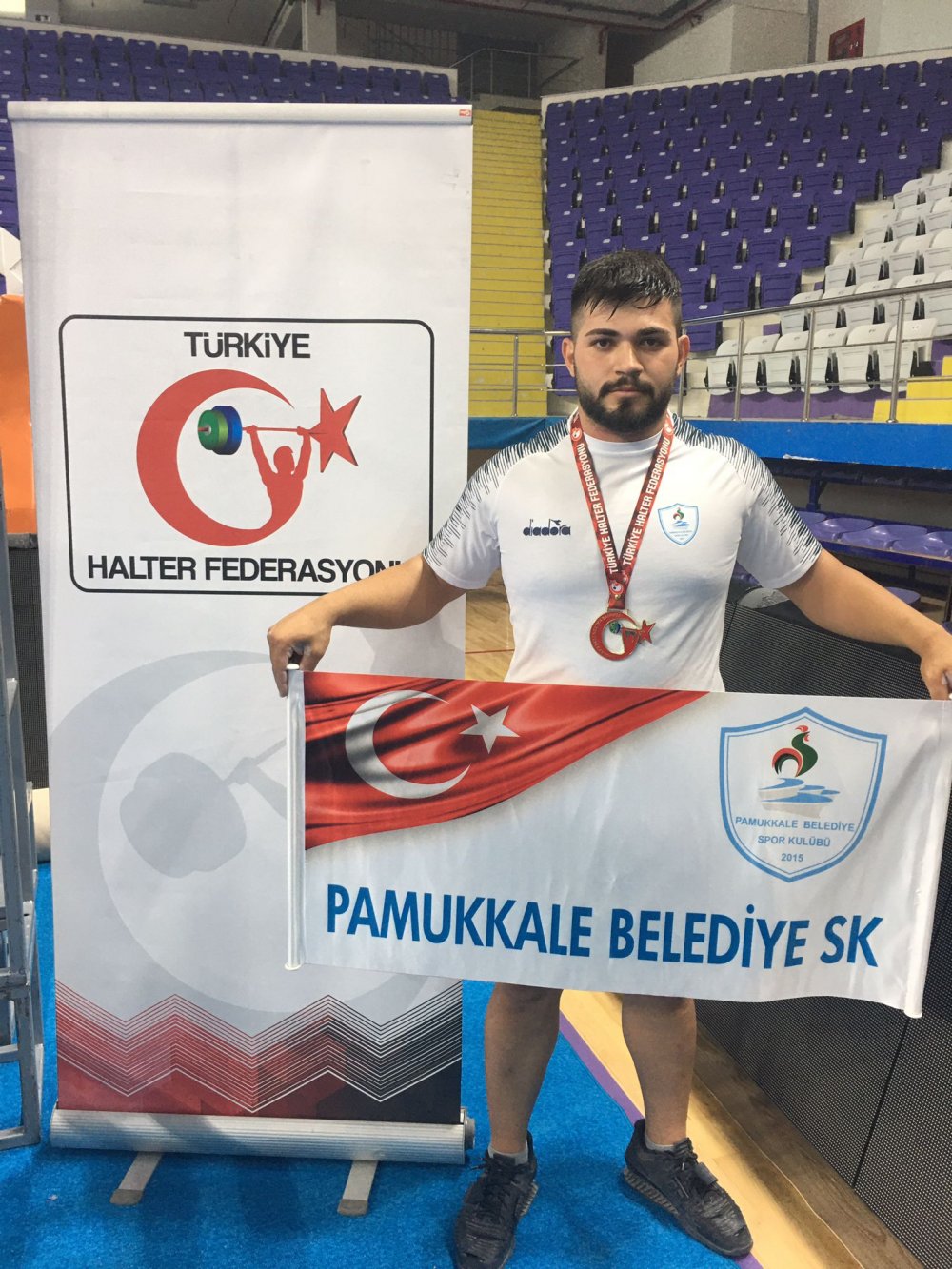Pamukkale Belediyespor’un rekortmen haltercisi Mehmet Avcıl,  U 23 Halter Milli Takımı’na davet edildi. Başarılı sporcu Gaziantep’deki kampta Finlandiya’daki Avrupa Şampiyonası’na hazırlanacak.