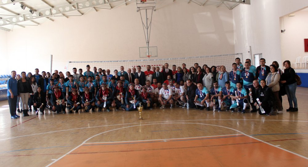 Denizli'de tedavi gören hastalar arasında voleybol turnuvası