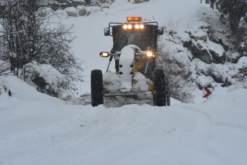Denizli'de ekipler karla mücadele başladı
