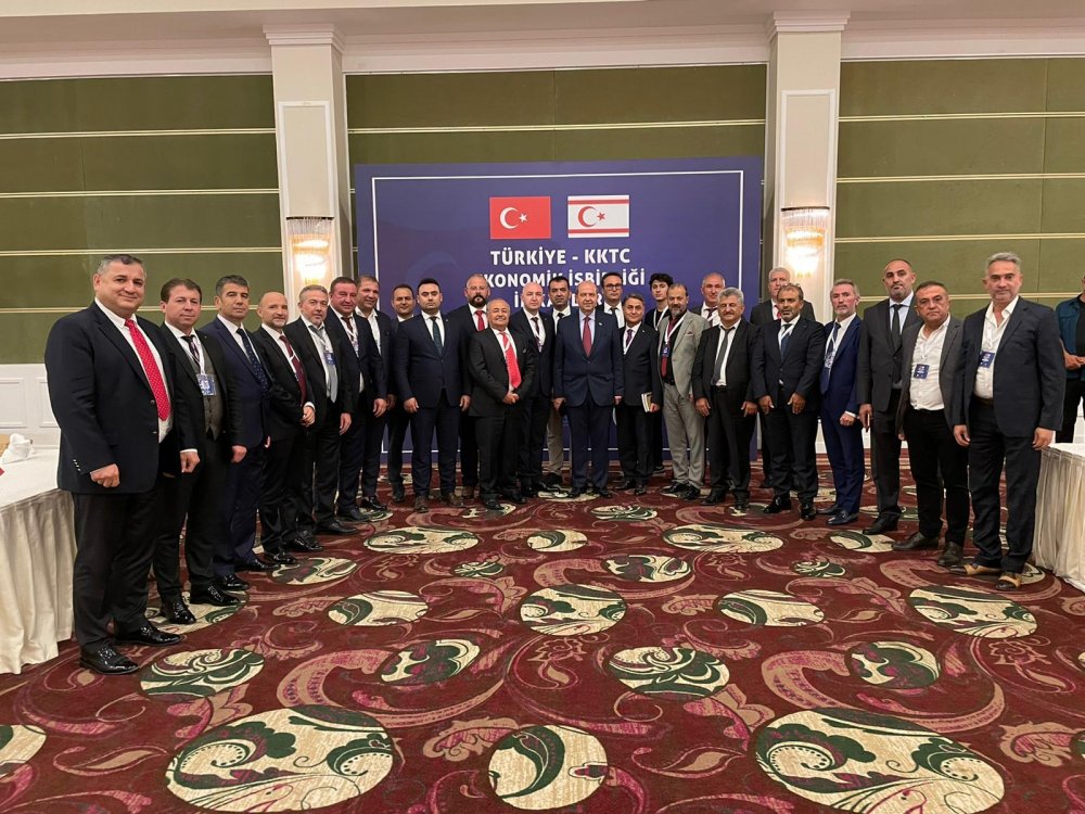 Cumhurbaşkanı Ersin Tatar, Avrasya Ekonomik İlişkiler Derneği (EkoAvrasya) ve Avrasya Yönetici Sanayici ve İş Adamları Derneği (AYSİAD) heyetini kabul ederek görüştü.