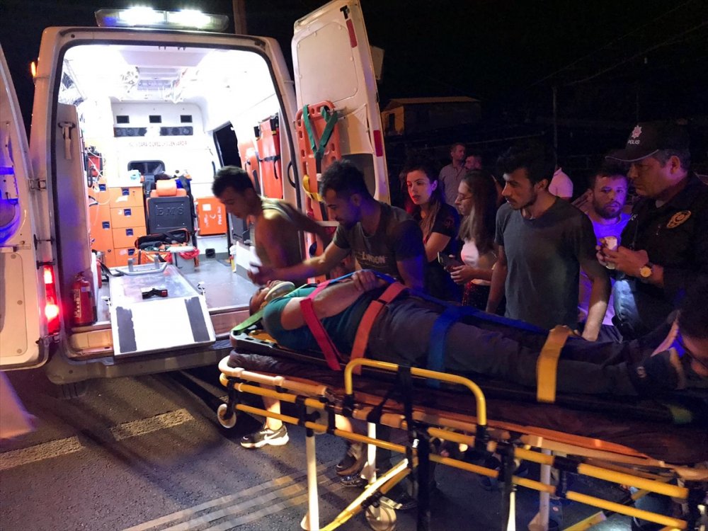 Denizli plakalı araç Aydın'da kaza yaptı: 6 yaralı