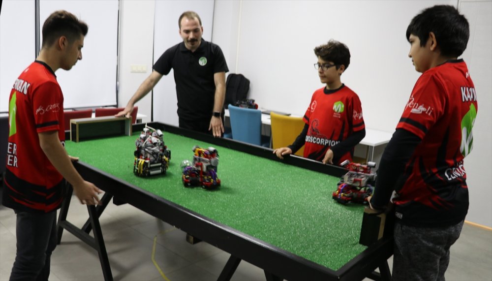 Türk robot takımı olimpiyatlarda şampiyonluk hedefliyor