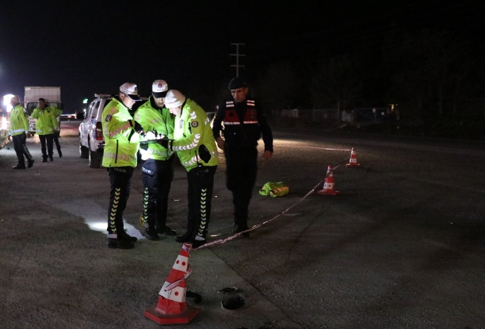 Denizli'de uygulama yapan trafik polisine araç çarptı, polis ağır yaralandı
