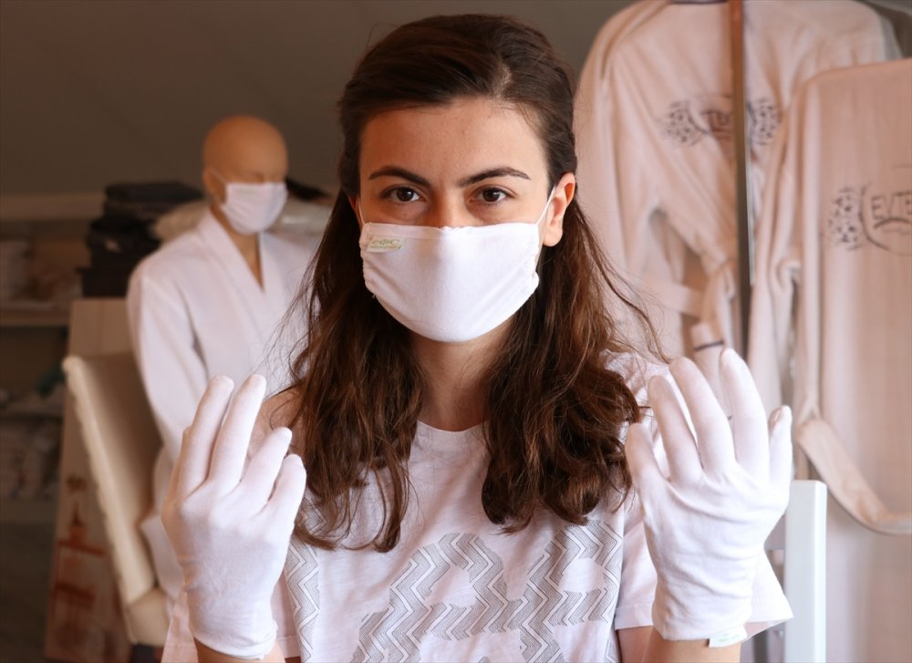 Denizli'de bir firma, antibakteriyel kumaştan maske üretti