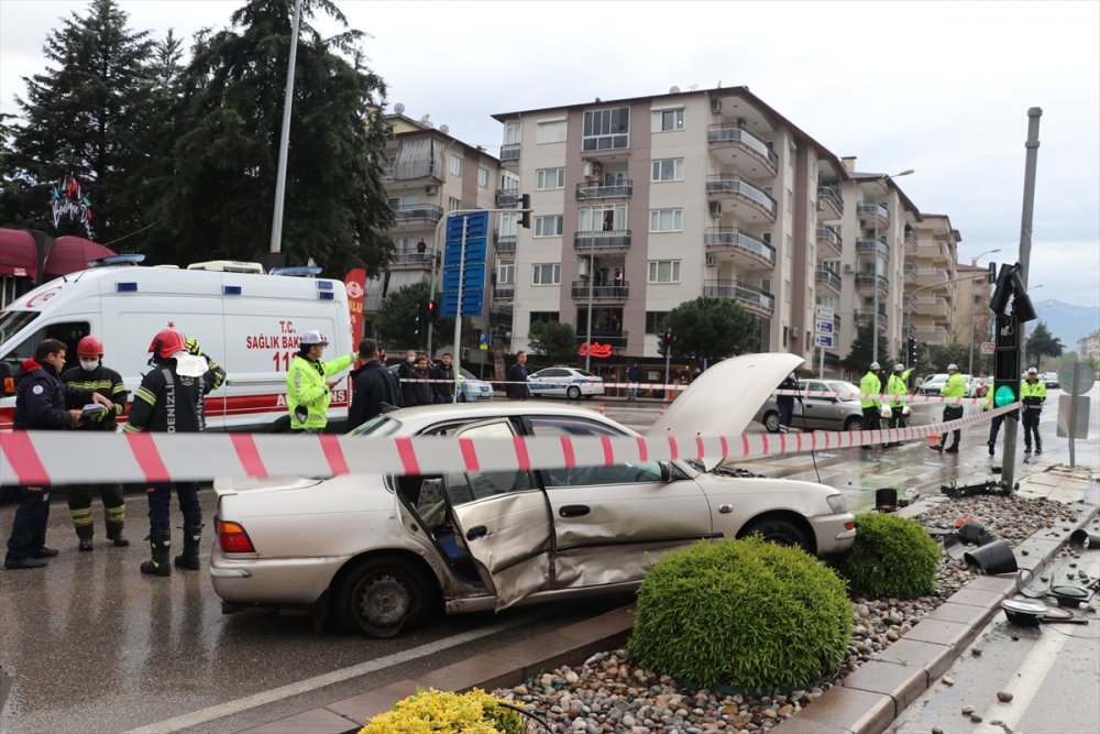 Denizli'de trafik kazasında 2 kişi yaralandı