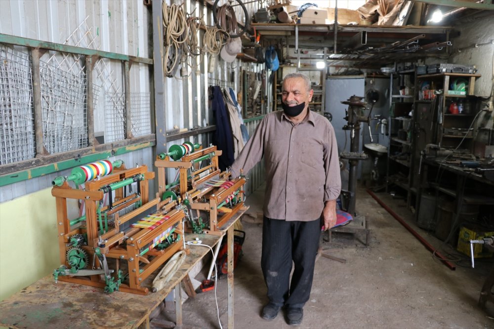 Minyatür tekstil tezgahlarıyla nostaljiyi yaşatıyor
