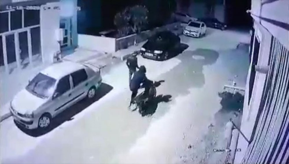 Denizli'de Motosiklet Hırsızlığı Güvenlik Kamerasında