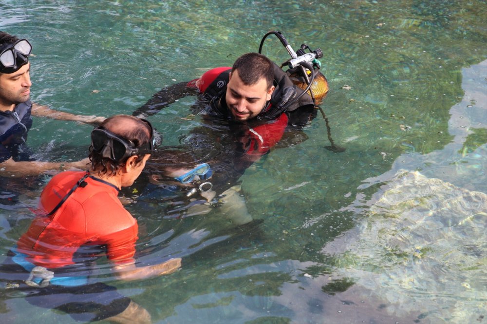 Engelli gencin dalış hayali Pamukkale'de gerçek oldu