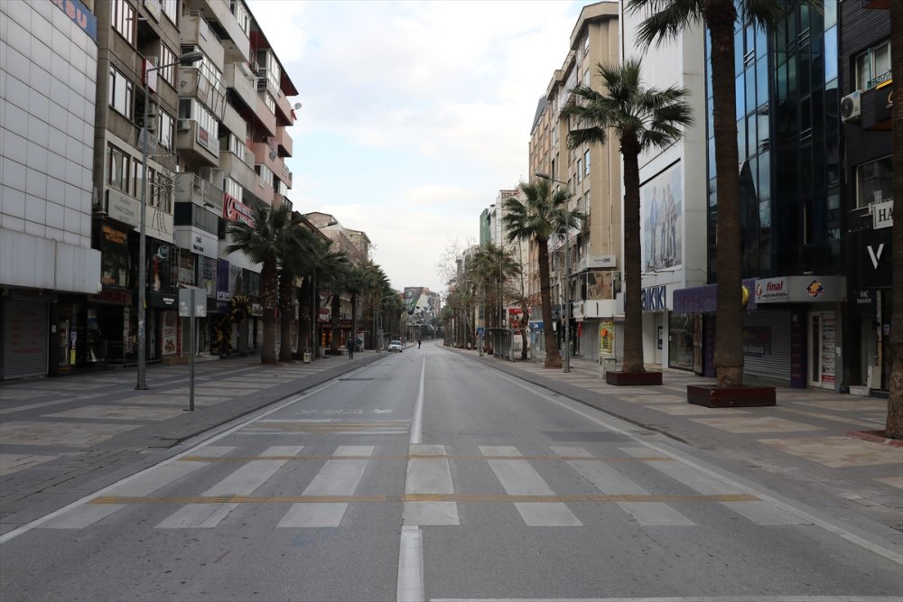 خیابان ها و خیابان ها در اولین روز سال 2021 در دنیزلی آرام هستند