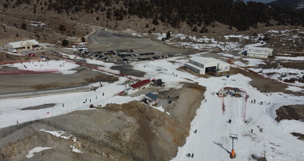 Denizli Kayak Merkezi 20 günde yaklaşık 100 bin ziyaretçiyi ağırladı
