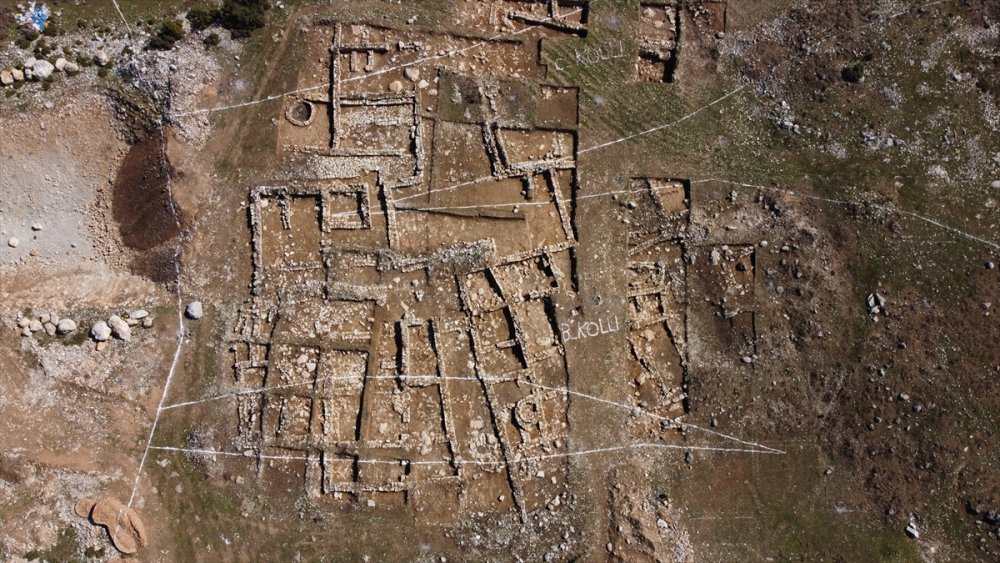 Denizli'de Yol Yapımı Sırasında Bulunan Tarihi Yerleşim Yerinde Kazılar Sürüyor
