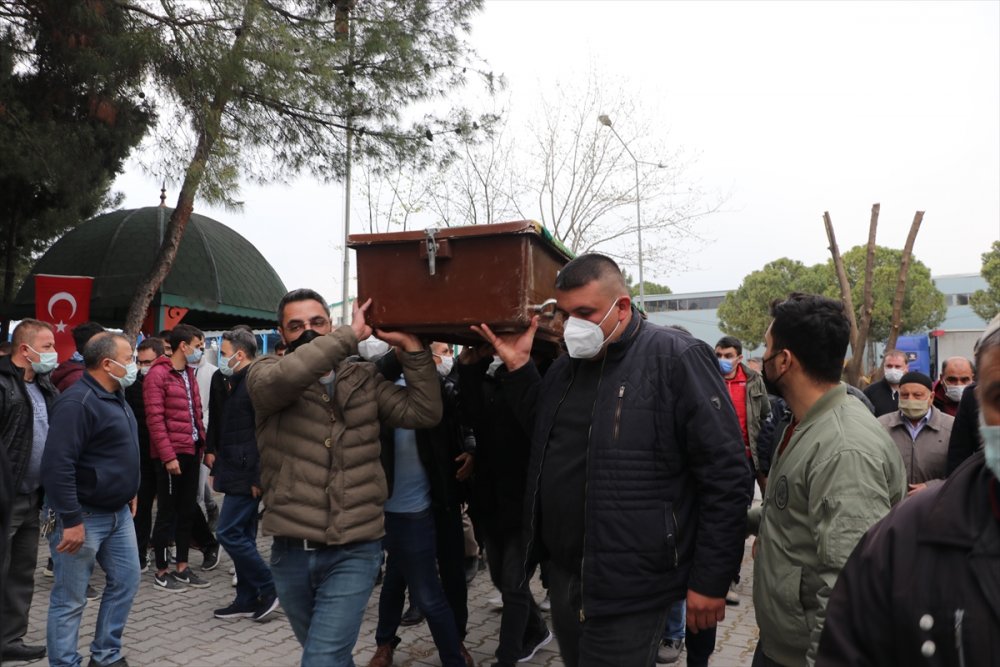 Denizli'de Beton Rögar Çemberi Altında Kalarak Ölen Çocuğun Cenazesi Defnedildi