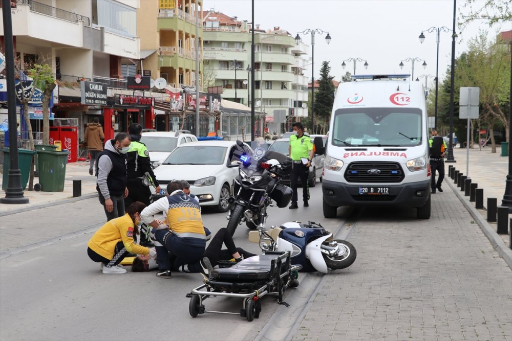 Denizli'de devrilen motosikletin sürücüsü yaralandı