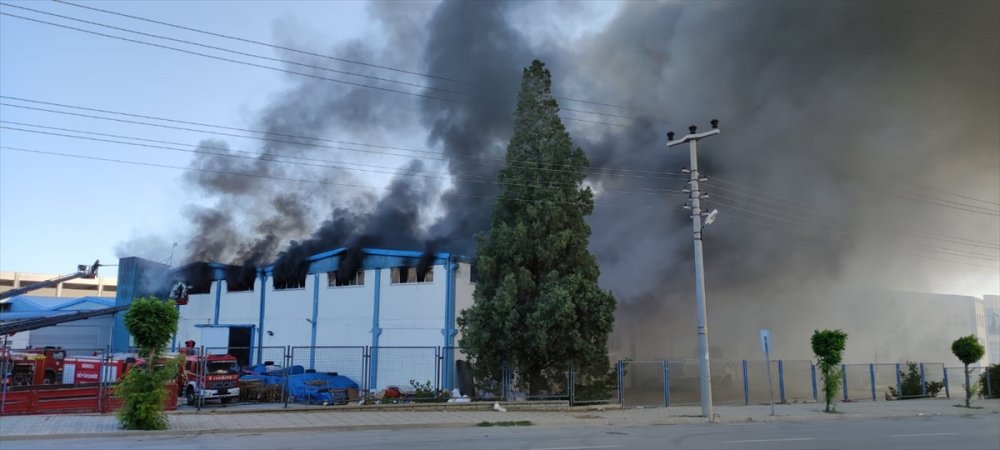 Denizli'de Tekstil Fabrikasında Çıkan Yangın Kontrol Altına Alındı