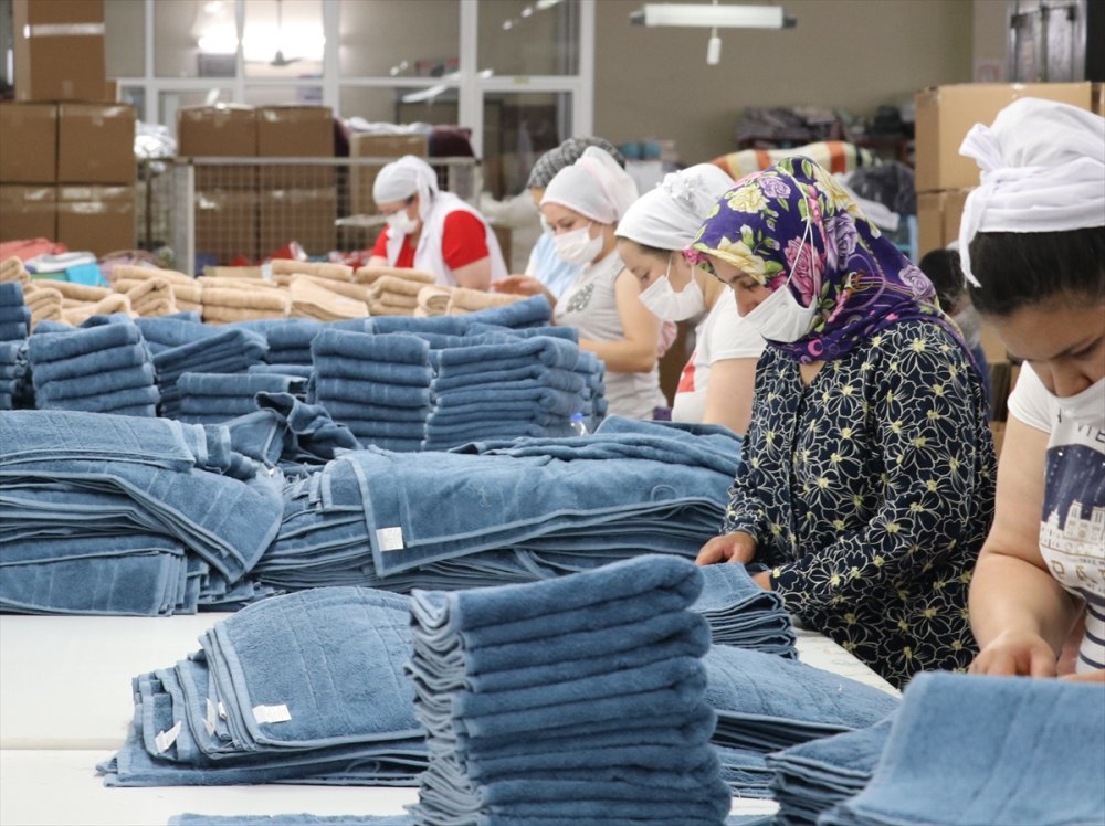 Ev tekstili sektöründe dünyanın önde gelen kapasitelerinden birine sahip Denizli, yeni tip koronavirüs (Kovid-19) salgınına rağmen geçen yıl haziran ayının başında bu yana ihracatını kesintisiz artırdı.