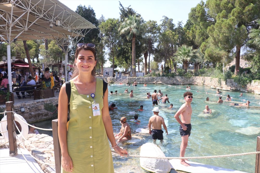 Pamukkale'de 36 Derecelik Sıcaklığa Sahip Antik Havuz Sıcak Havada da İlgi Görüyor