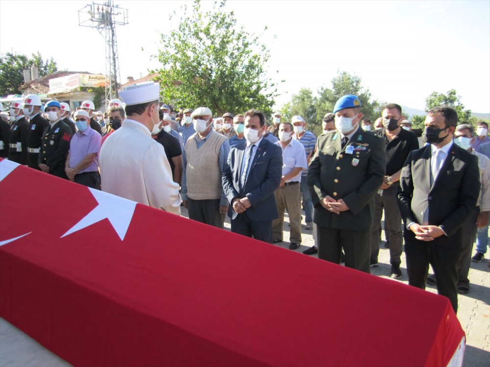 Aydın’da hayatını kaybeden 68 yaşındaki Kıbrıs gazisi Remzi Yeniay, memleketi Denizli’nin Kale ilçesinde son yolculuğuna uğurlandı.