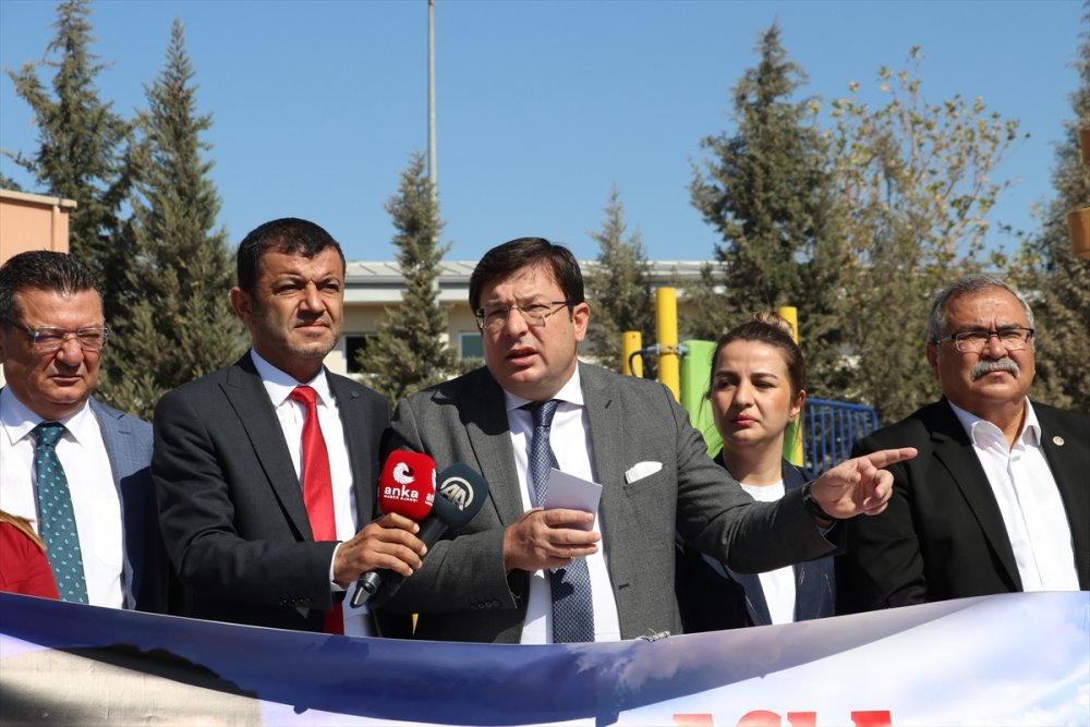 CHP'li Erkek, Tugay Odabaşıoğlu'nun Tutuklu Bulunduğu Cezaevi Önünde Açıklama Yaptı