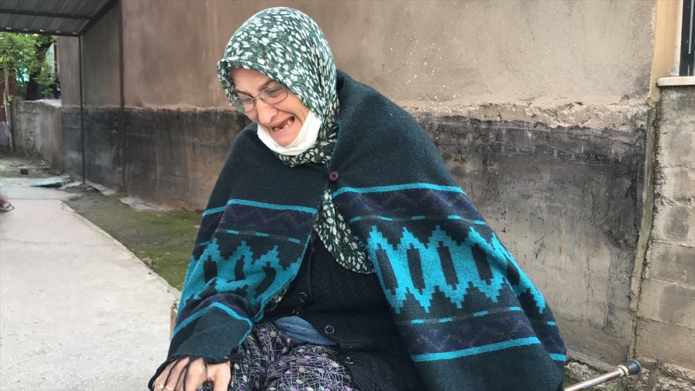68 Yaşındaki Kadını Dolandırıp 800 Bin Liralık Altınını Çalan Çete Çökertildi