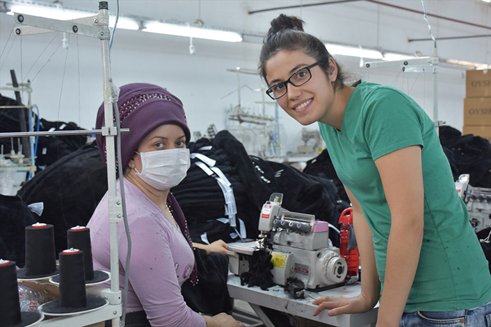 Bakkalı Bile Olmayan Köye Tekstil Fabrikası Kurdu