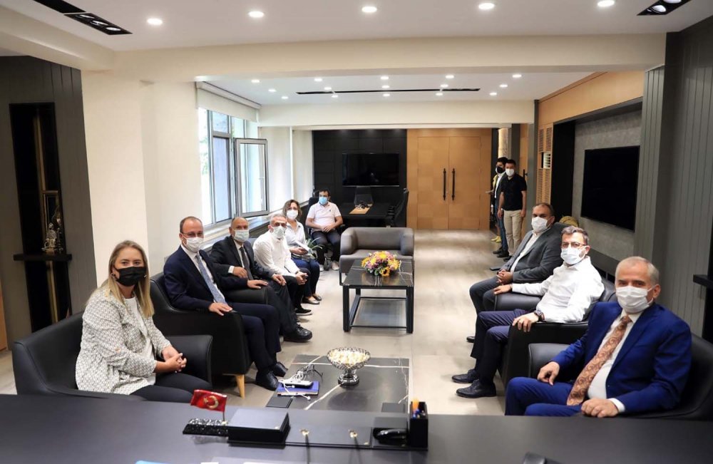 AK Parti İzmir Milletvekili ve Yerel Yönetimler Başkan Yardımcısı, TBMM İdare Amiri Ceyda Bölünmez Çankırı, Pamukkale Belediye Başkanı Avni Örki’yi makamında ziyaret etti.