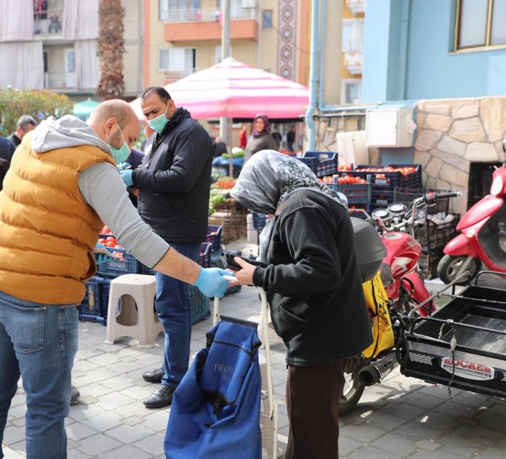 Pamukkale Belediyesi’nden Evden Çıkamayan Yaşlılara Büyük Hizmet
