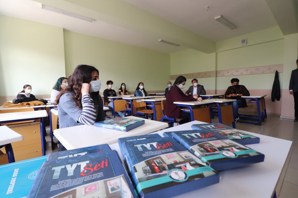Tavas Belediyesi Öğrencileri Sınavlara Hazırlık Sürecinde Yalnız Bırakmıyor 