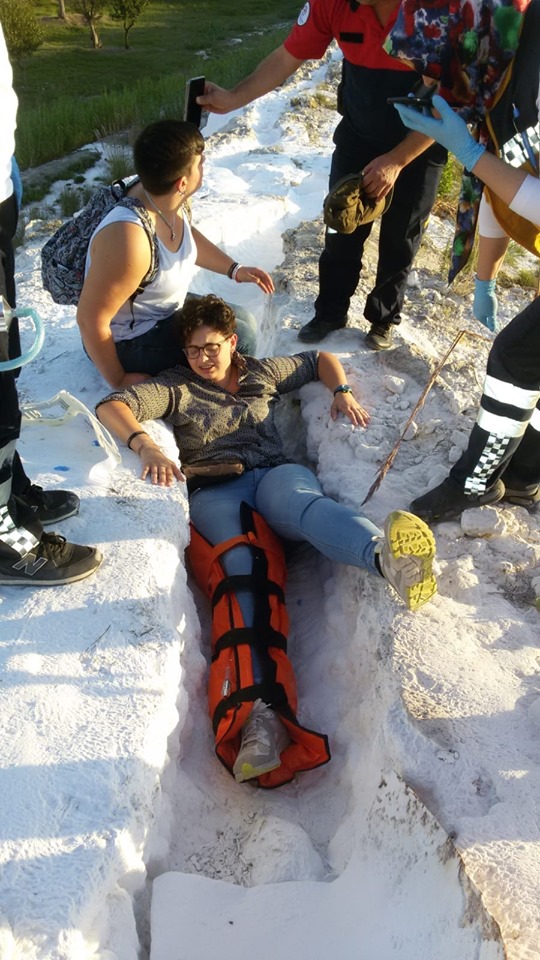 Turist Pamukkale'de Gezerken Yaralandı