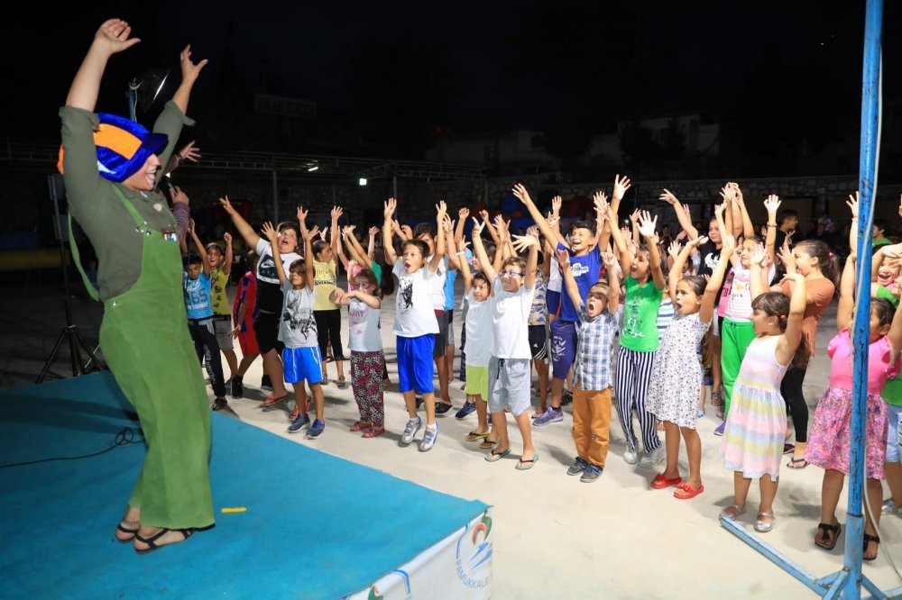 Pamukkale’de Çocuklar Şenlikte Doyasıya Eğlendi