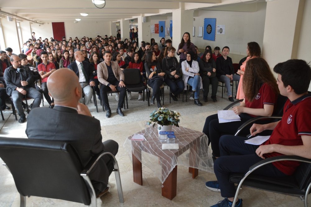 Başkan Özbaş hayat birikimlerini öğrencilerle paylaştı
