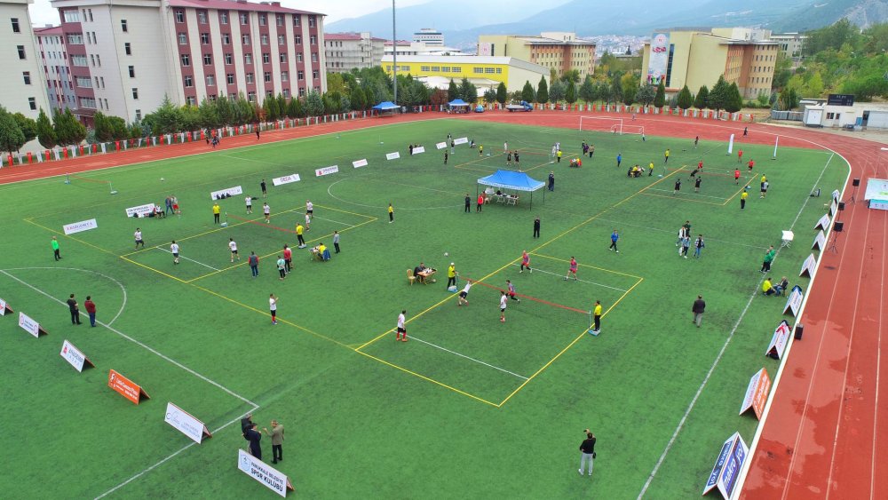 Pamukkale Belediyesinin ev sahipliğinde yapılan ilk Ayak Tenisi Türkiye Şampiyonası Finalleri nefesleri kesti. 21 bölge şampiyonu takımın katılımı ile gerçekleşen bu önemli organizasyonda şampiyonluğa Bingöl Solhanspor takımı ulaşırken, Denizli Pamukkale Belediyesi Atletic takımı ikinci, KKTC Lefkoşa ise üçüncü oldu.