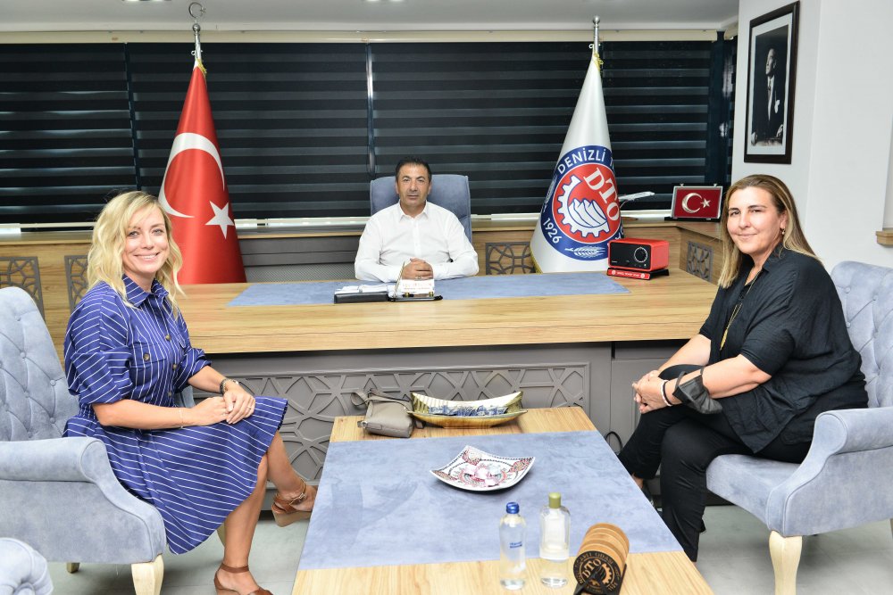 Denizli Ticaret Odası (DTO) Başkanı Uğur Erdoğan, üye ziyaretlerini sürdürüyor. Firmaları ziyaretlerinde, iş yeri sahiplerinden işleri ve sektörleri hakkında bilgi alıyor; pandemiyle mücadele çalışmaları ve odadaki faaliyetleri ile projeleri hakkında bilgi veriyor. Beklentilerini ve isteklerini dinliyor.