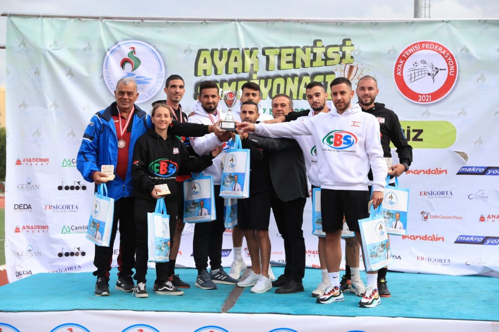 Pamukkale Belediyesinin ev sahipliğinde yapılan ilk Ayak Tenisi Türkiye Şampiyonası Finalleri nefesleri kesti. 21 bölge şampiyonu takımın katılımı ile gerçekleşen bu önemli organizasyonda şampiyonluğa Bingöl Solhanspor takımı ulaşırken, Denizli Pamukkale Belediyesi Atletic takımı ikinci, KKTC Lefkoşa ise üçüncü oldu.