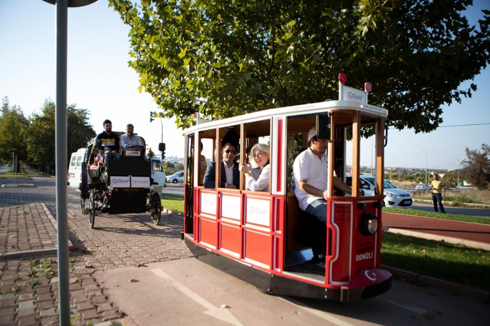 Yenişehir Yürüyüş Yolunda Minyatür Tramvay