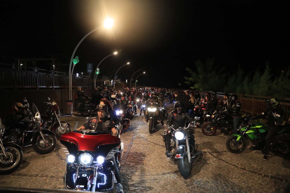 Pamukkale Belediyesi’nin ev sahipliğinde Denizli Motosiklet Sürücüleri ve Sporları Derneği koordinatörlüğünde, Denizlili motosiklet kullanıcıları, Seyir Tepesi Şehir Ormanı’nda yaza veda etkinliği düzenlediler.