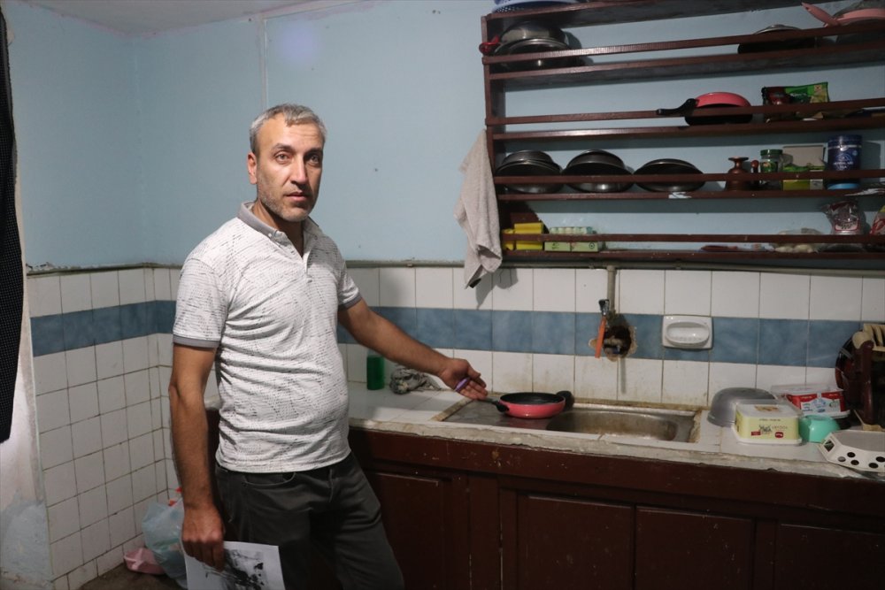 Denizli'de Girdiği Evde Yemek Yiyen ve Banyo Yapan Hırsız Not Bırakıp Kaçtı