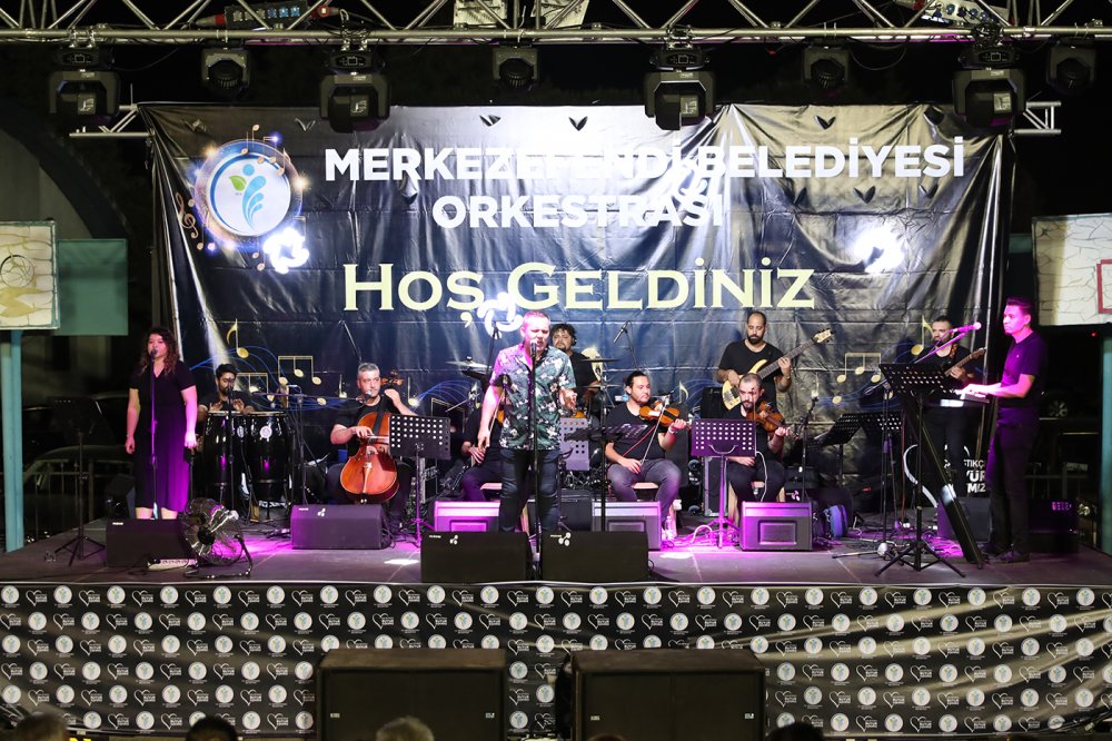 Merkezefendi Belediyesi tarafından ilki Karahasanlı Mahallesi’nde verilen mahalle konserlerinin ikincisi büyük bir coşkuyla Mehmet Akif Ersoy Mahallesi’nde gerçekleştirildi.