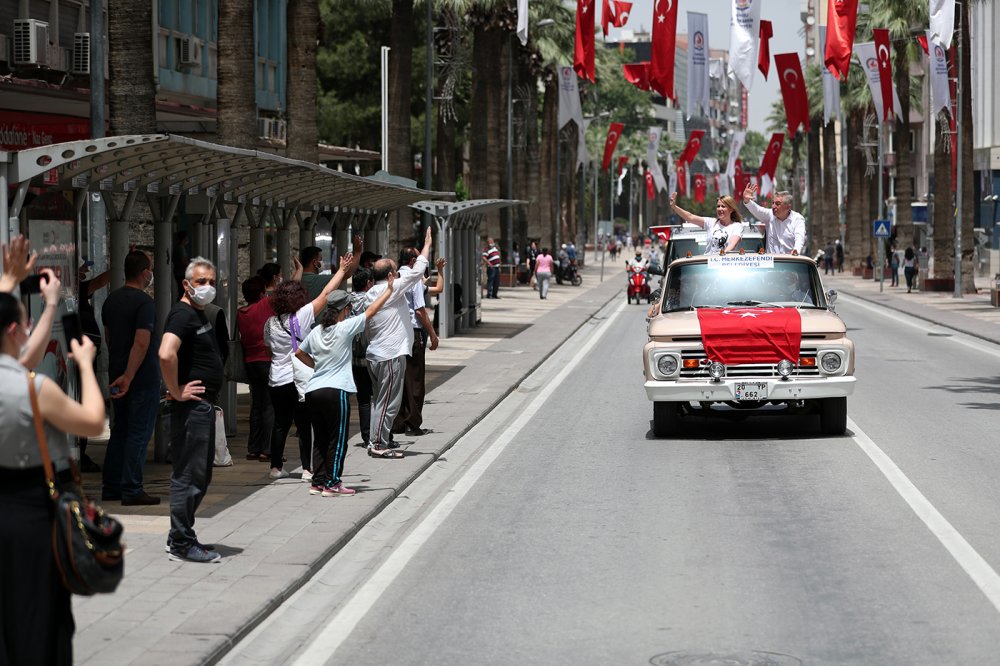 Başkan Doğan şehir turu yaptı, hemşerilerinin bayramını kutladı