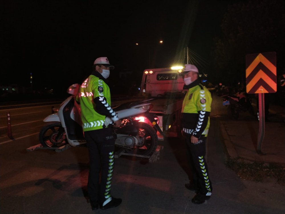 Denizli'de hurda motosikletle sokağa çıktı 12 bin TL ceza yedi