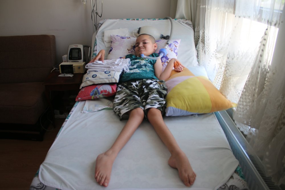 Denizli'de engelli oğluyla yaşam mücadelesi veren anne yardım bekliyor