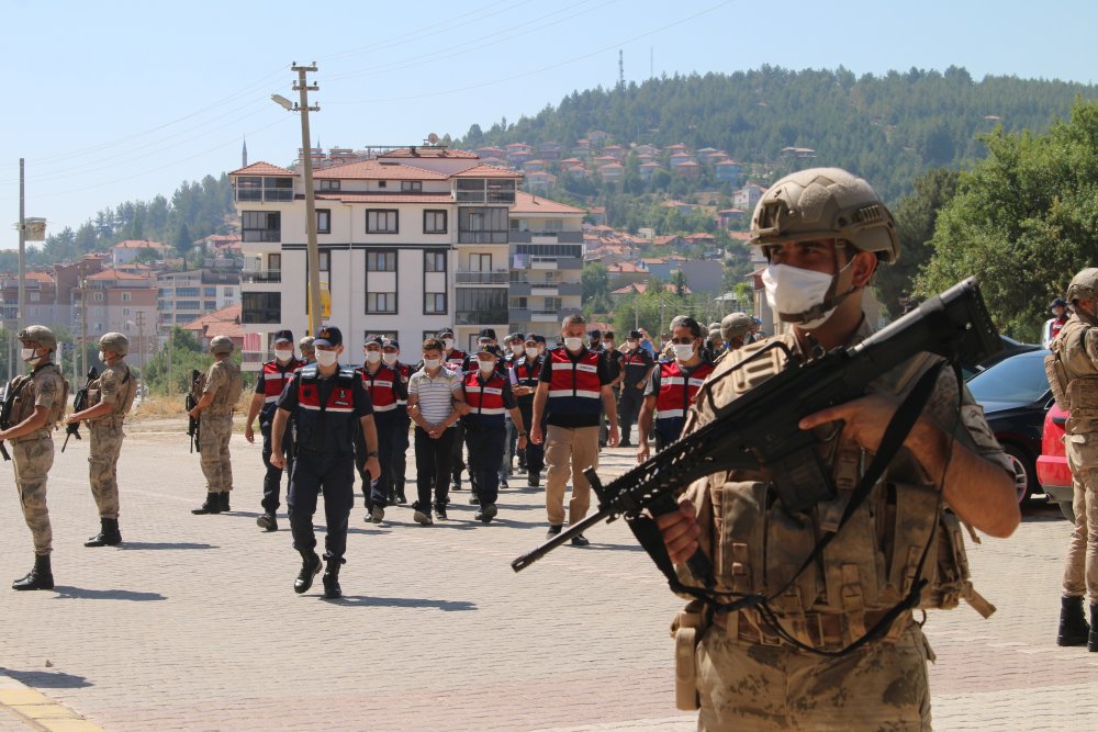 Denizli'de jandarmanın dev uyuşturucu operasyonunda 15 kişi tutuklandı