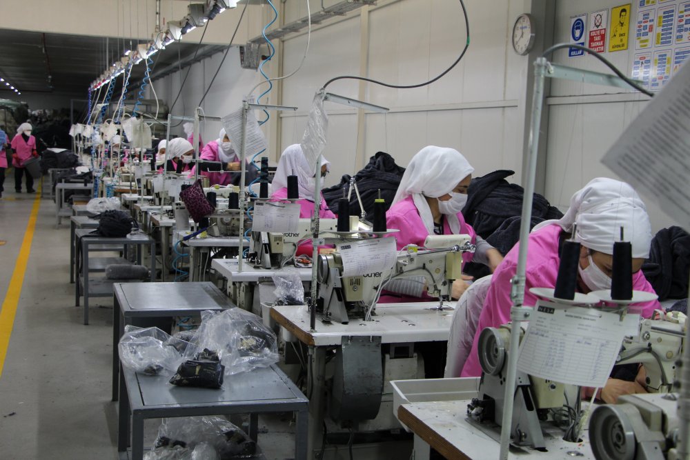 Denizli'de tekstilcilerin kullandığı makine korona geçirenle geçirmeyeni ayırt ediyor