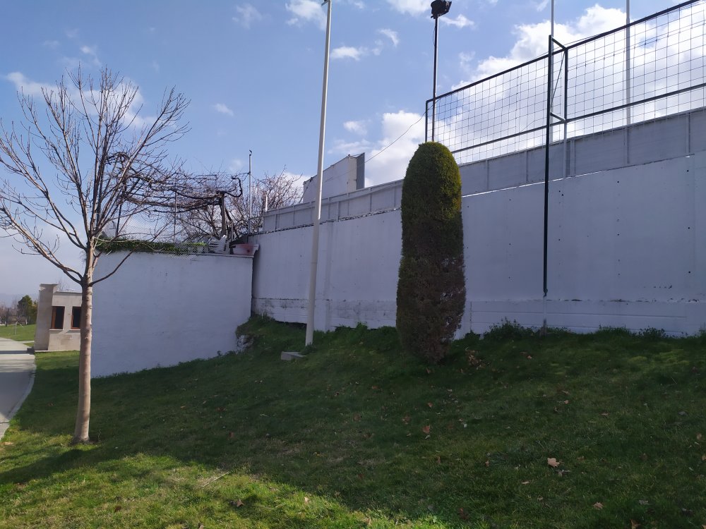 Denizlispor'un alt yapı kulübünü soyan hırsızlar çay demleyip çapayla çimlere zarar verdi