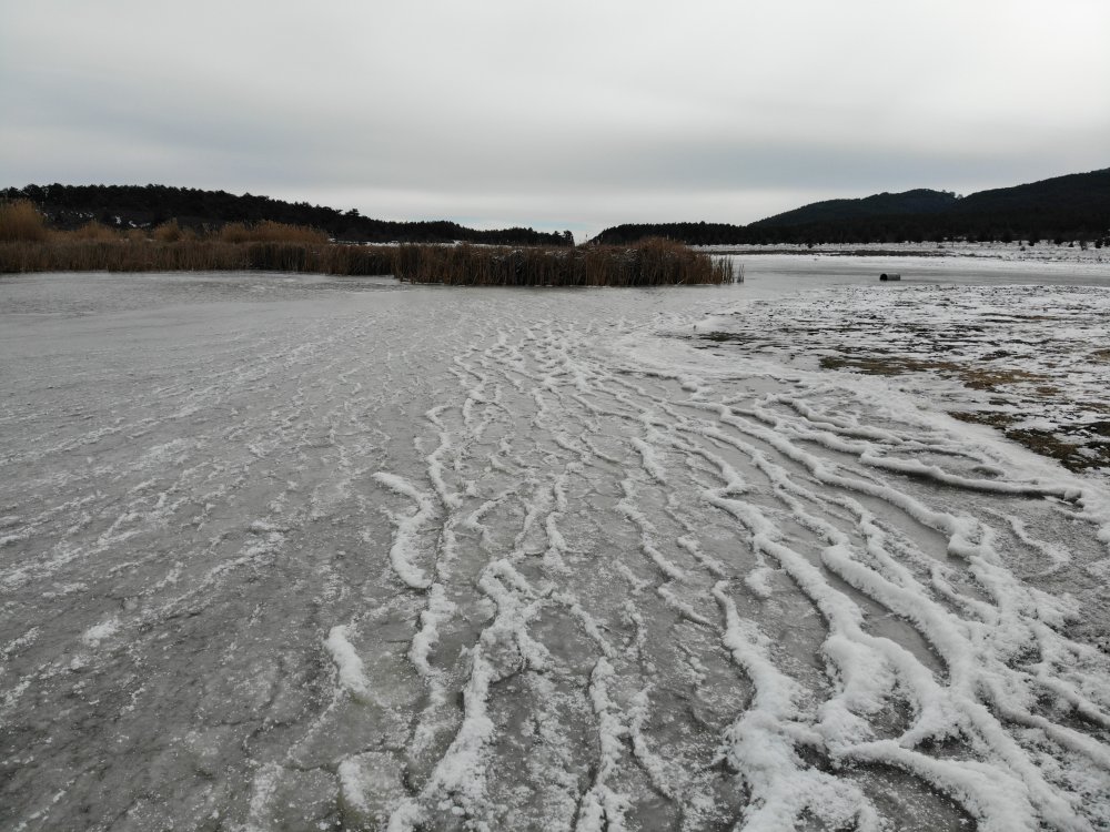 Son yılların en soğuk kışını yaşayan Denizli’de göller dondu