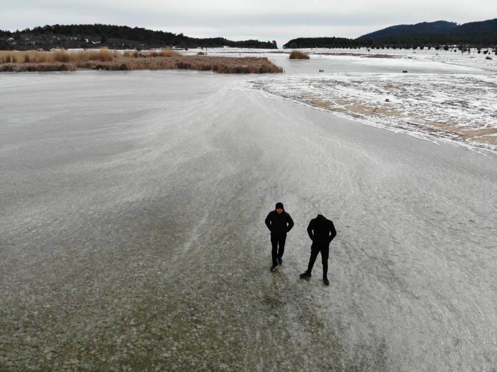 Son yılların en soğuk kışını yaşayan Denizli’de göller dondu
