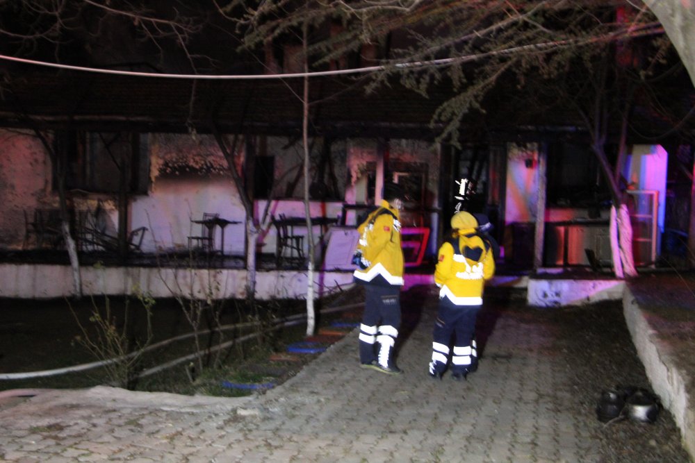 Yangında Ölen 3 Kişi, Kapalı Restorana Eğlenmeye Gitmiş
