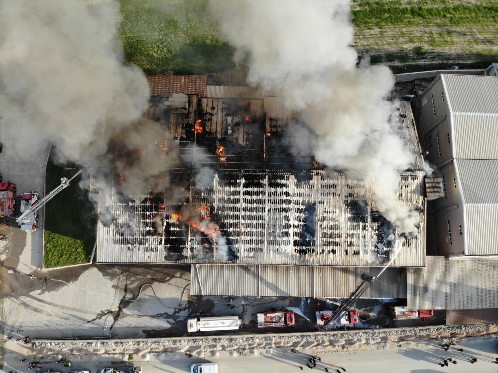 Tekstil Fabrikasını Saran Alevler Havadan Görüntülendi