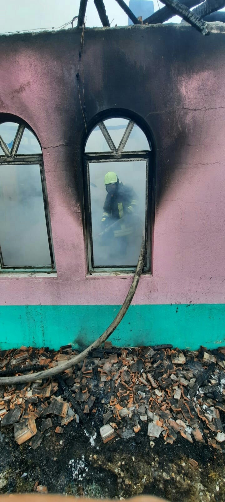 Gaz kaçağını çakmakla test ederken evini yaktı